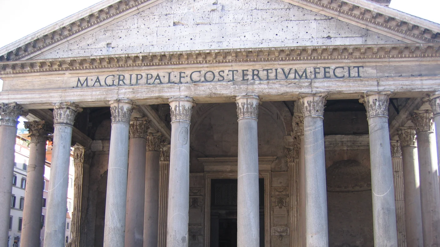 Pórtico y columnas del Panteón de Roma